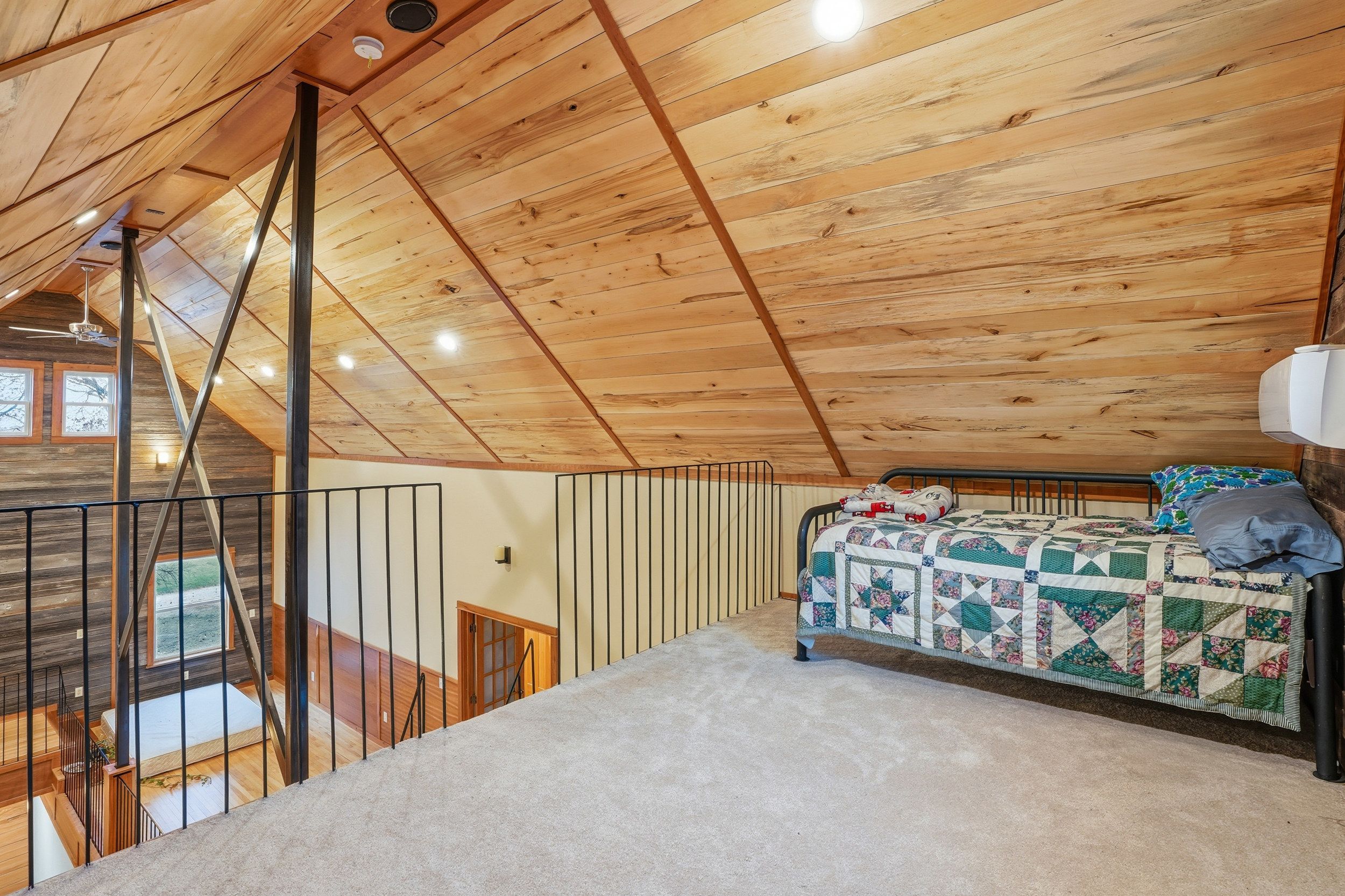 Listing Photo: 3300 Underwood Ave 0021-